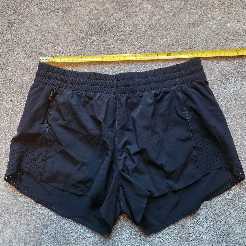 Athleta Hustle 3" Black Short